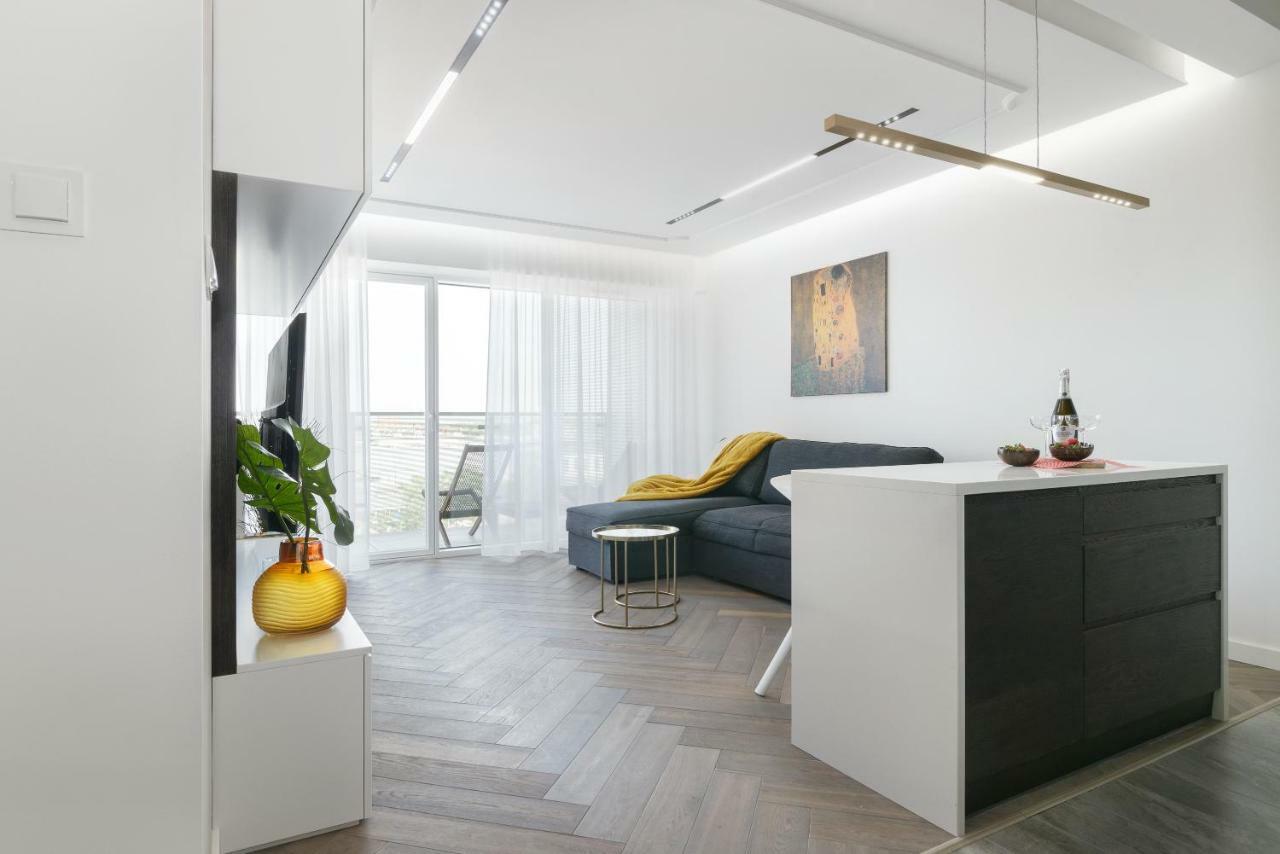 Perfectely Located Stay With Free Parking Poznan Exterior photo