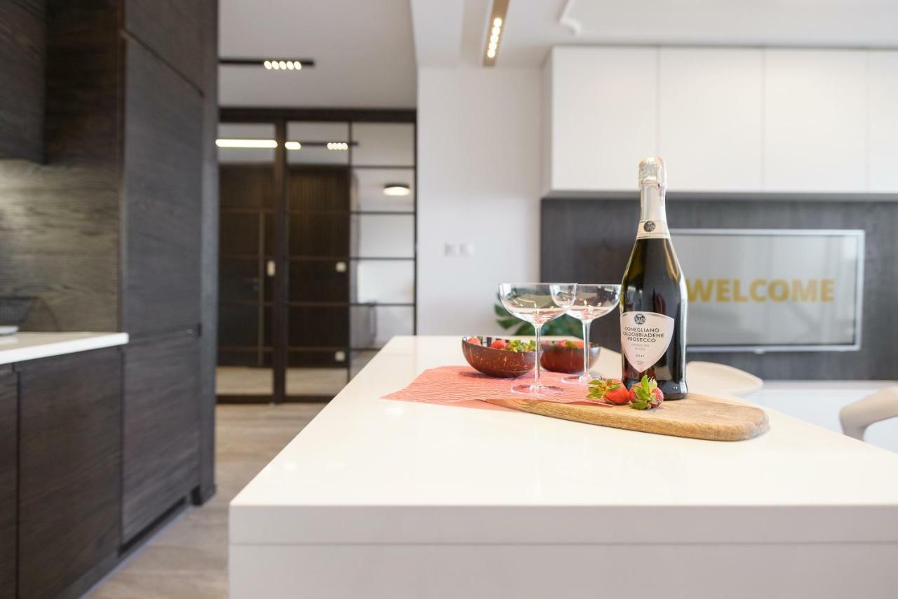 Perfectely Located Stay With Free Parking Poznan Exterior photo